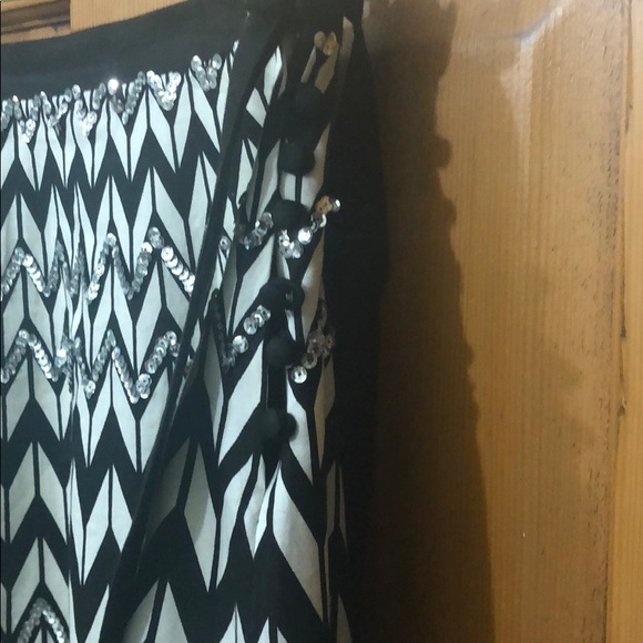 BCBG sequin print skirt. WornXS fits like a 4. - Picture 5 of 5